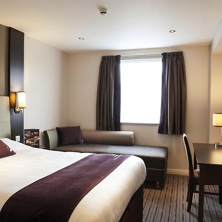 Premier Inn London Heathrow M4/J4 Hillingdon Ngoại thất bức ảnh