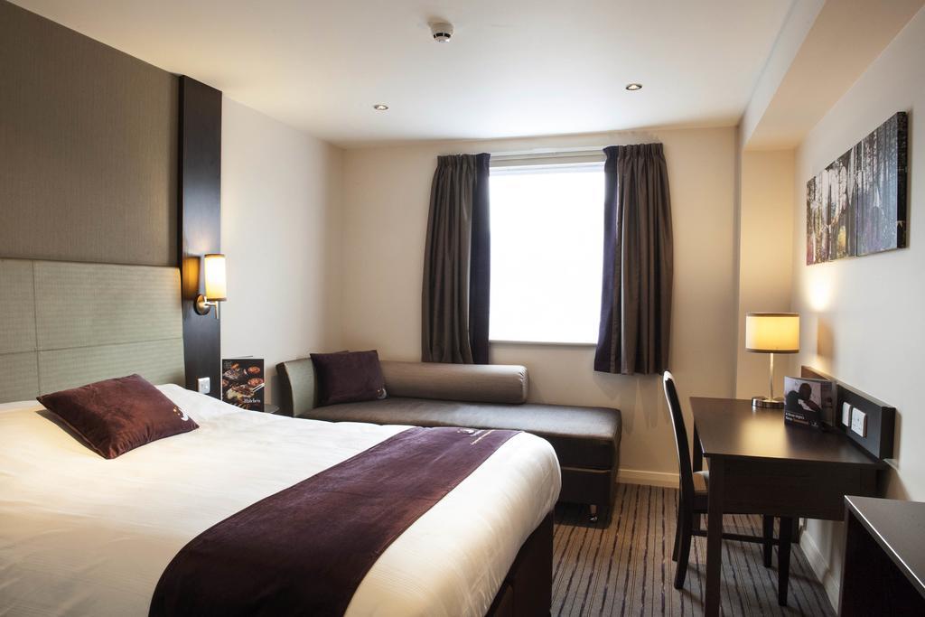 Premier Inn London Heathrow M4/J4 Hillingdon Ngoại thất bức ảnh