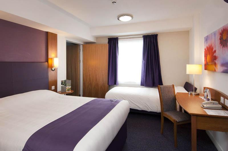 Premier Inn London Heathrow M4/J4 Hillingdon Ngoại thất bức ảnh