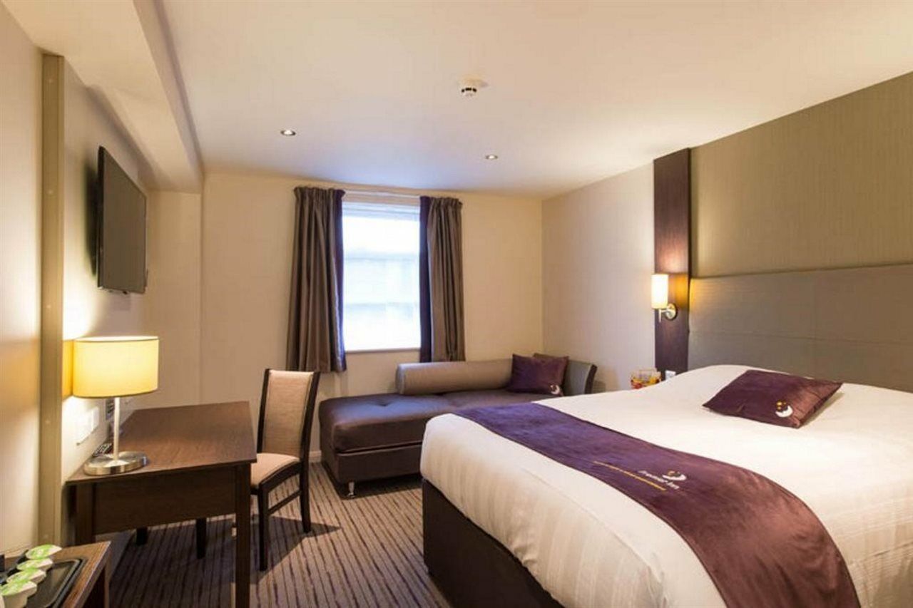 Premier Inn London Heathrow M4/J4 Hillingdon Ngoại thất bức ảnh