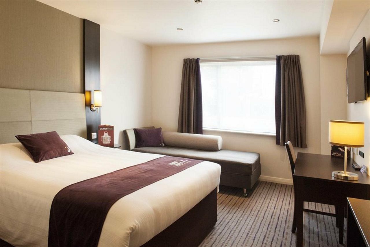 Premier Inn London Heathrow M4/J4 Hillingdon Ngoại thất bức ảnh