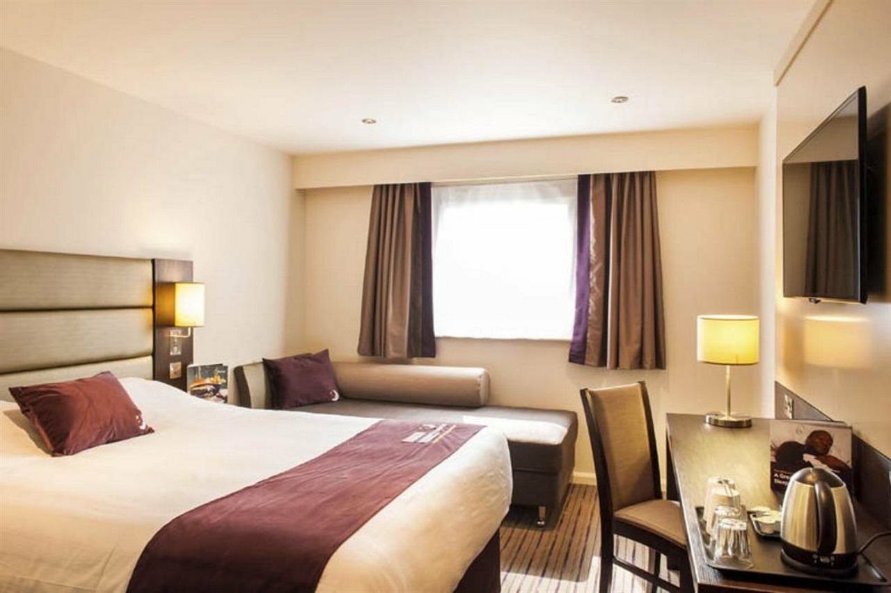 Premier Inn London Heathrow M4/J4 Hillingdon Ngoại thất bức ảnh