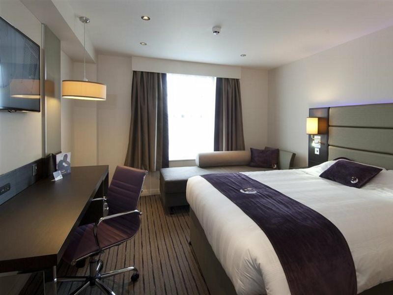 Premier Inn London Heathrow M4/J4 Hillingdon Ngoại thất bức ảnh